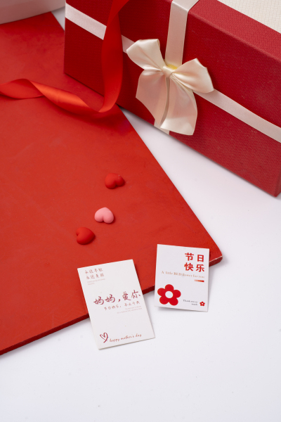 精致爱心红色礼物礼盒图片
