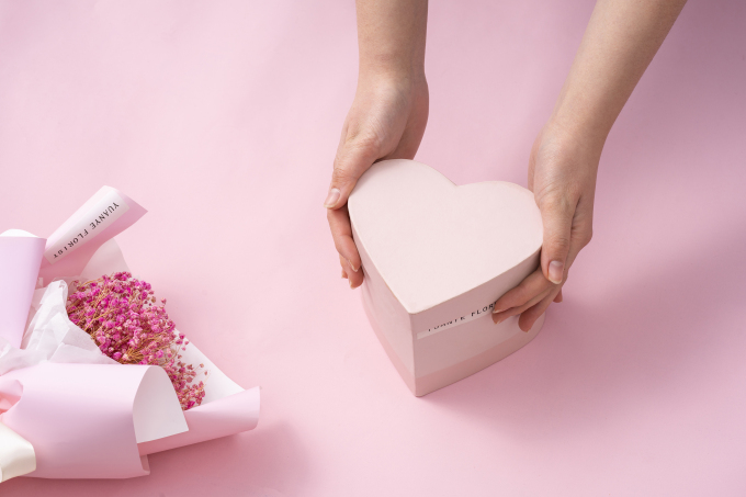 爱心礼盒唯美满天星花束母亲节礼物图片