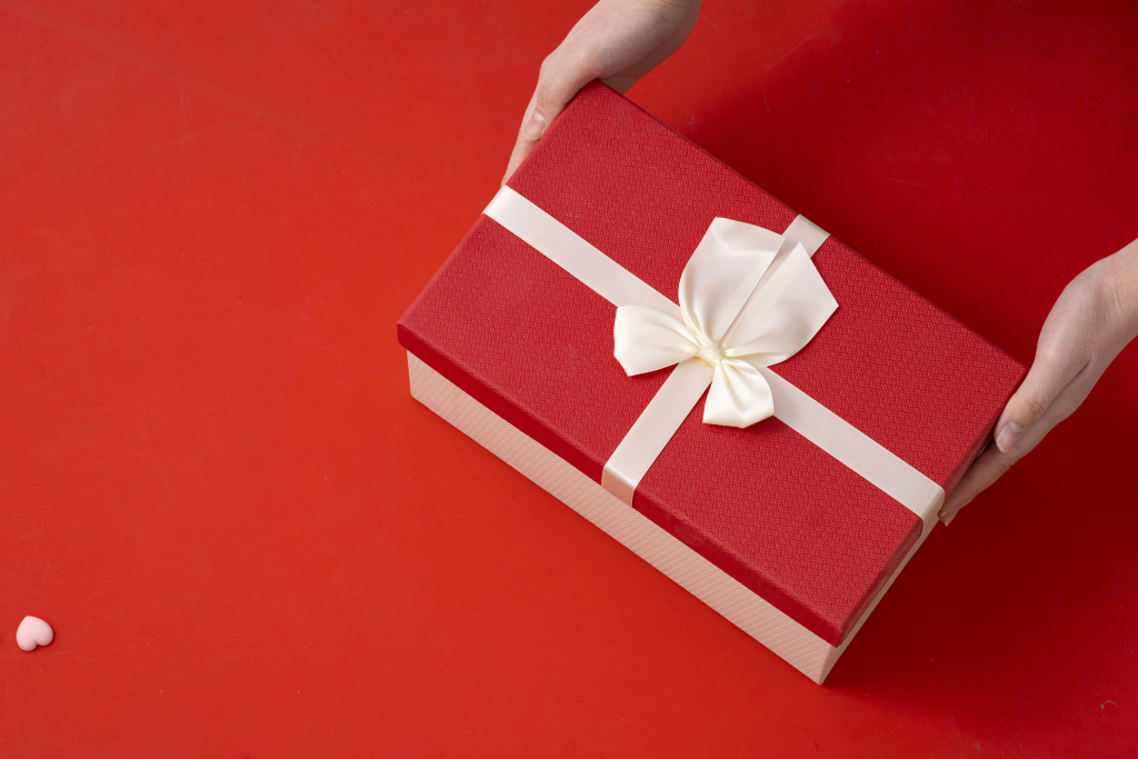 红色蝴蝶结礼盒高清图版权图片下载