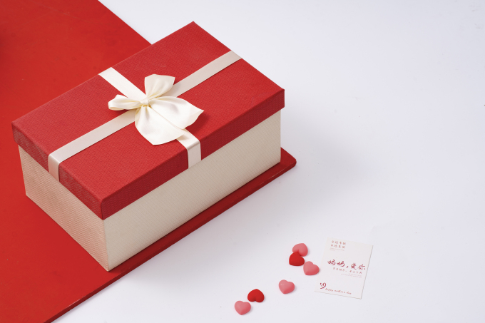 红色蝴蝶结礼盒贺卡图片