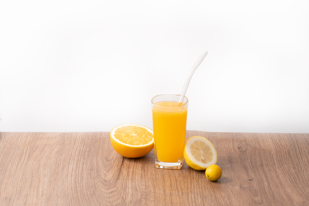 新鲜冰镇手工水果汁版权图片下载