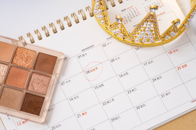 妇女节棕色眼影盘实拍图