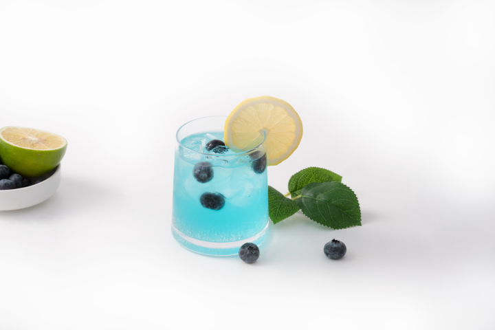 饮品店薄荷蓝莓蓝色饮料实拍图版权图片下载