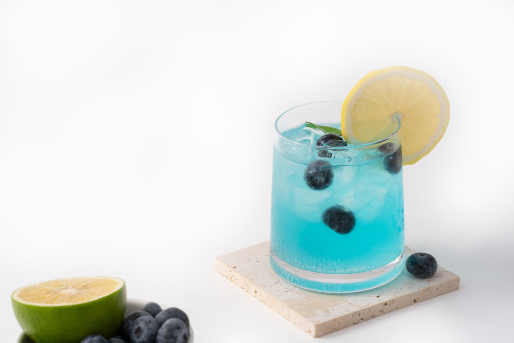 冰镇特色蓝冰饮料特写图版权图片下载