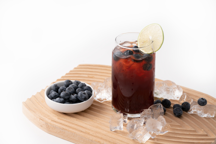 冰镇可乐蓝莓汁饮品高清图版权图片下载
