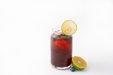 透明玻璃杯夏日饮品蓝莓汁图