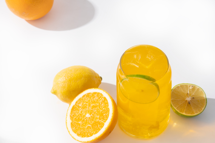 满杯柠檬香橙果汁版权图片下载