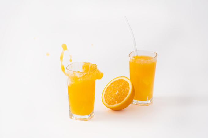 多汁水果鲜榨果汁饮料高清图