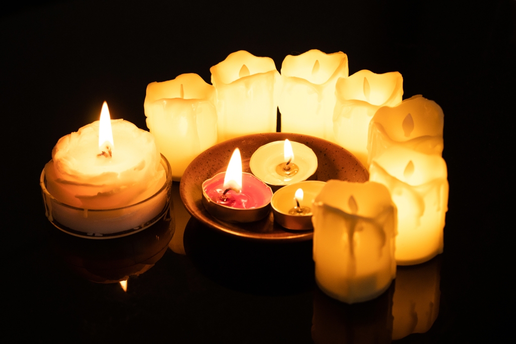 中元节祈福燃烧高清图版权图片下载