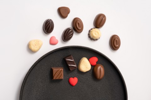 爱心浪漫情人节巧克力摆拍图