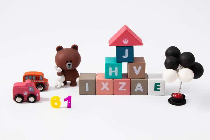 儿童小熊汽车积木益智玩具图版权图片下载