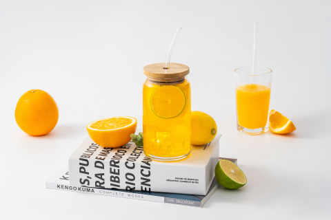 一杯鲜榨橙汁原味果汁图片