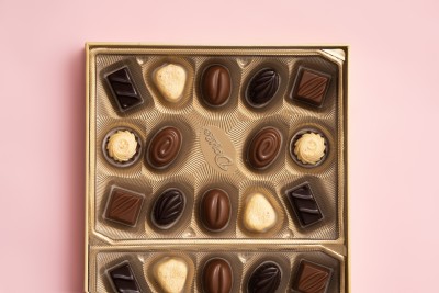 浪漫情人节酒心巧克力甜品图