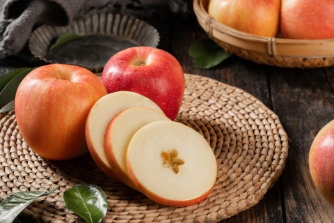 日常营养水果红富士苹果写真图