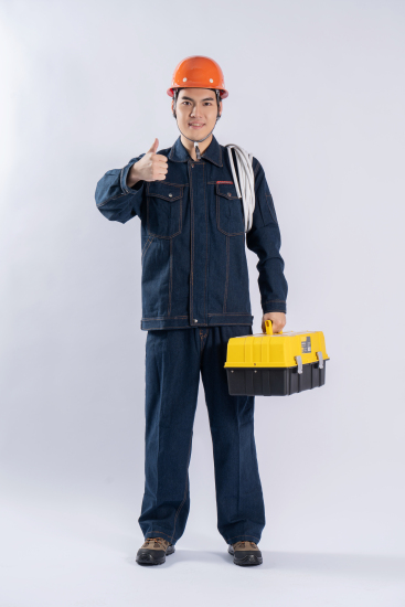 竖大拇指的电工形象高清图