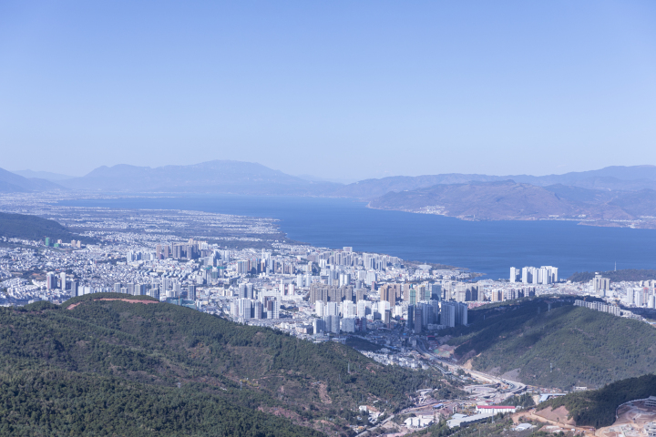 海边城市建筑群远景图版权图片下载