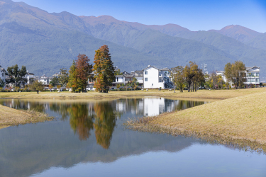 秋日美景湖边景色高清图