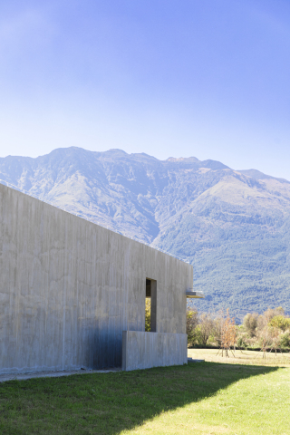 山川墙体建筑秋季美景图片