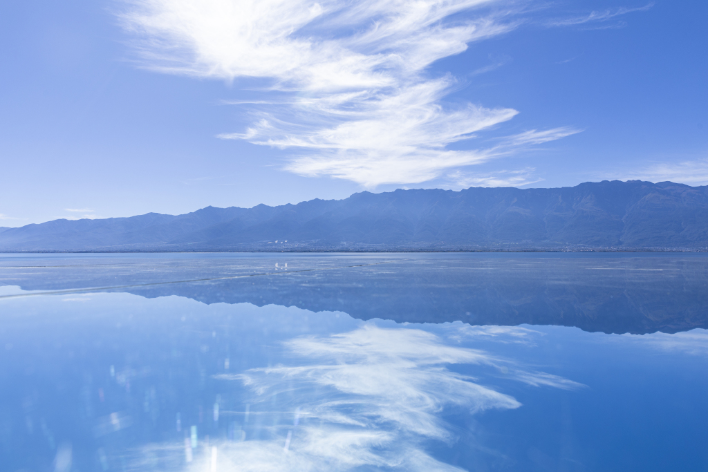 碧水蓝天自然风景高清图版权图片下载