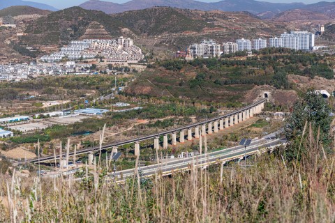 俯拍郊外乡村风光实拍图