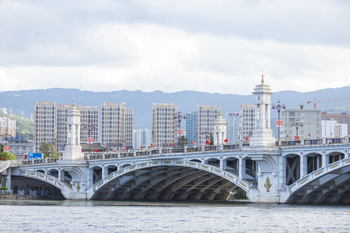 城市建筑跨海大桥高清图版权图片下载