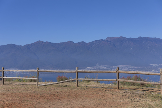 旅游度假区湖边风光图