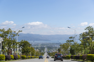 自然景观蓝天道路实拍图