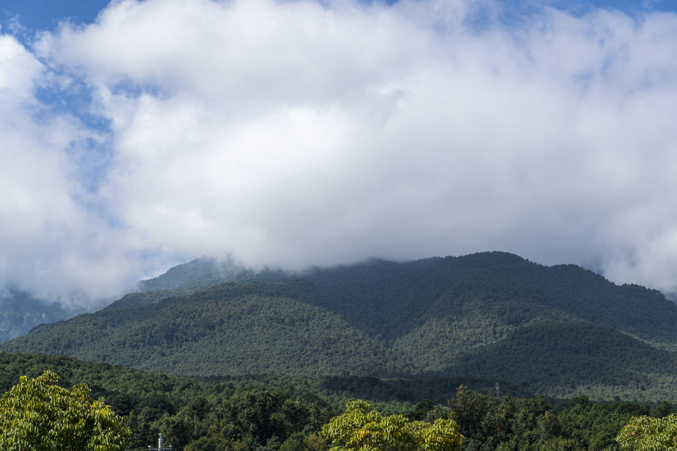 白云山川自然景观实拍图