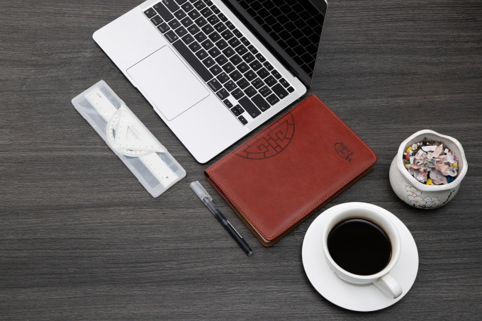 建筑设计师办公桌面实拍图