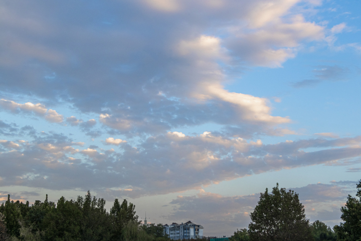 晴朗天气户外天空风景高清图版权图片下载