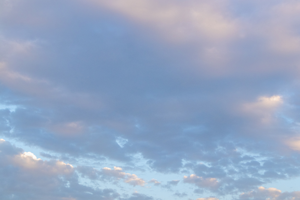 秋季日落火烧云美景实拍图版权图片下载