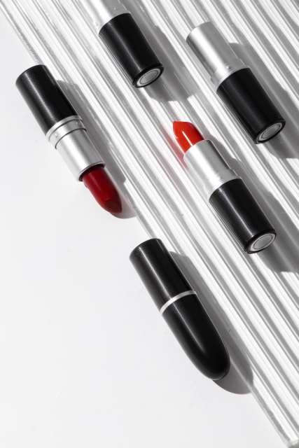 女人化妆品彩妆口红实拍图