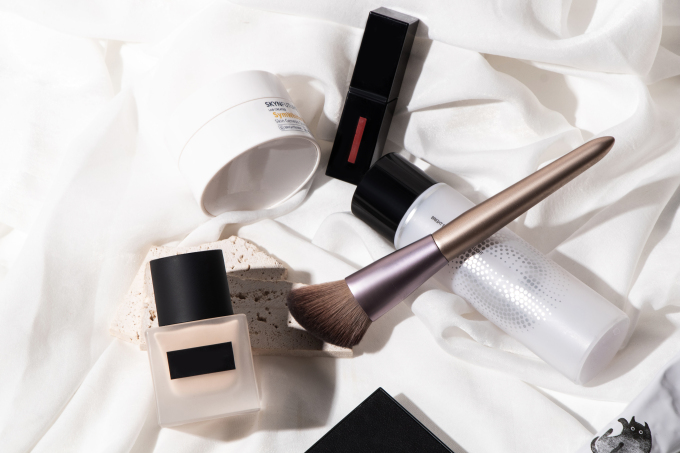 粉底液彩妆化妆品实拍图