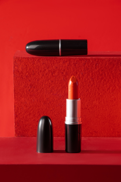 红色子弹头口红唇膏实拍图