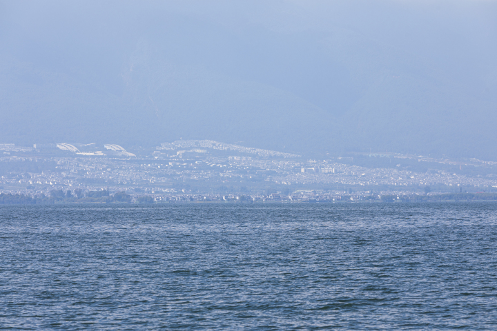 海边度假村远景实拍图版权图片下载