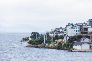 海边玻璃海景房近景高清图