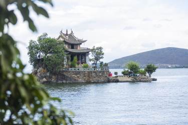 湖心凉亭夏日好去处高清图