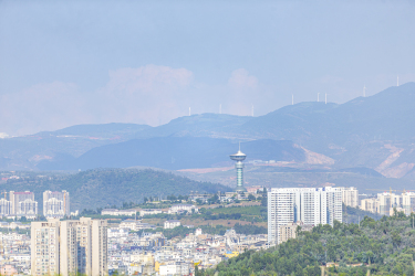 高山俯拍山脚建筑群高清图