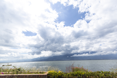 浮云遮住太阳夏日景色高清图