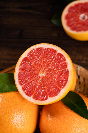 热带血橙新鲜水果实拍图