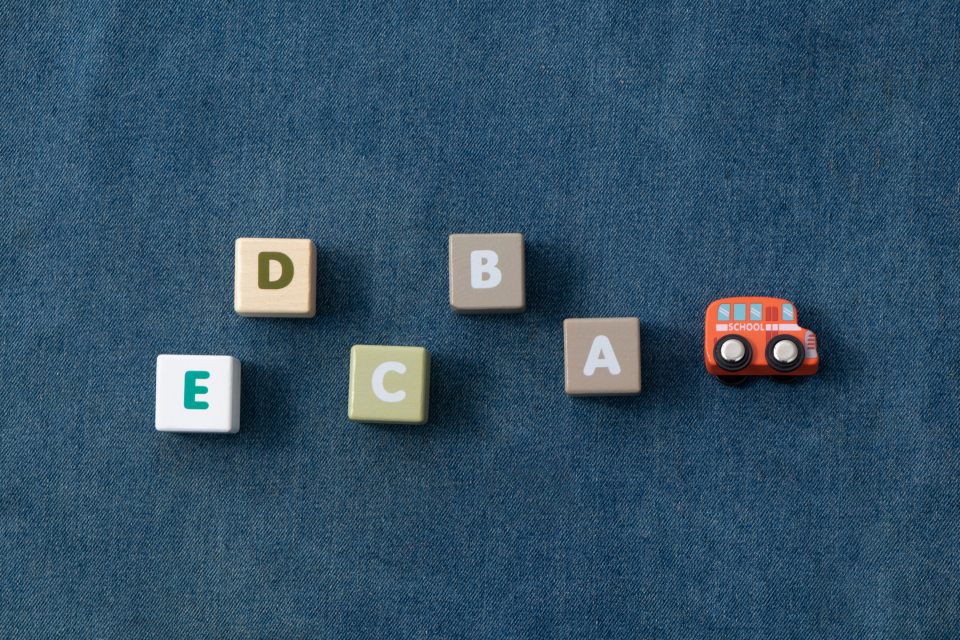 ABC英文积木车辆实拍图