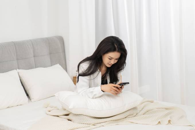 知性女士放松休闲实拍图