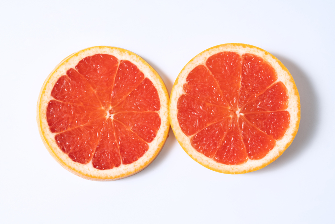 切开的血橙水果实拍图