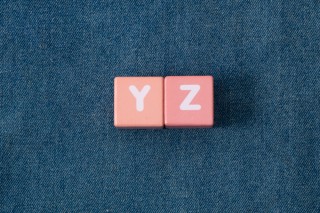 嫩粉色小姐姐学习积木实拍图