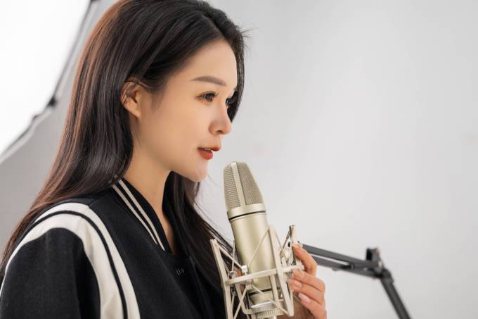 唱歌主播温柔女主播实拍图