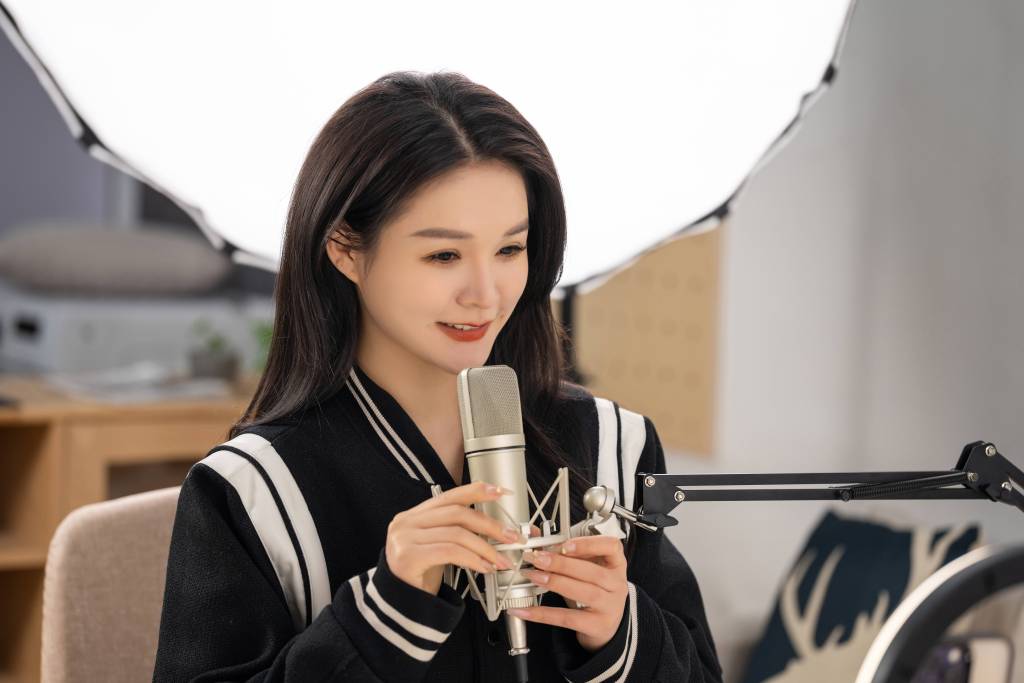 线上才艺直播女主播近景图版权图片下载