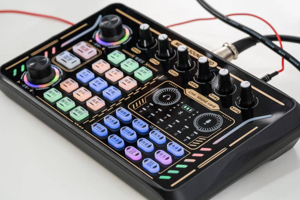 直播工具调音设备高清图版权图片下载