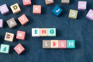 26个英文字母彩色积木实拍图