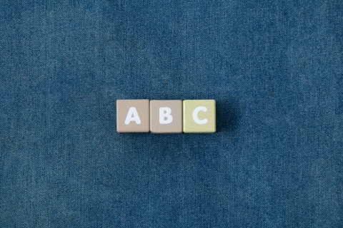 棕色立方体ABC积木实拍图