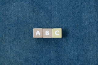 棕色立方体ABC积木实拍图